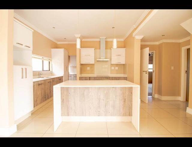 3 BEDROOM TOWNHOUSE FOR SALE IN IZINGA ESTATE